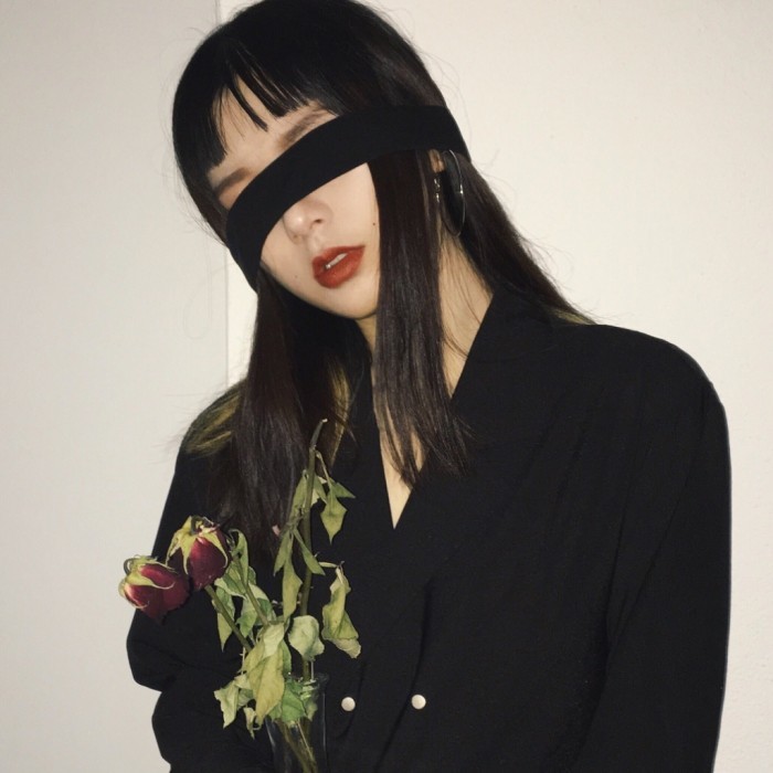 甜酷·气质·女生头像,"我是优雅的魔鬼,酷起来连自己
