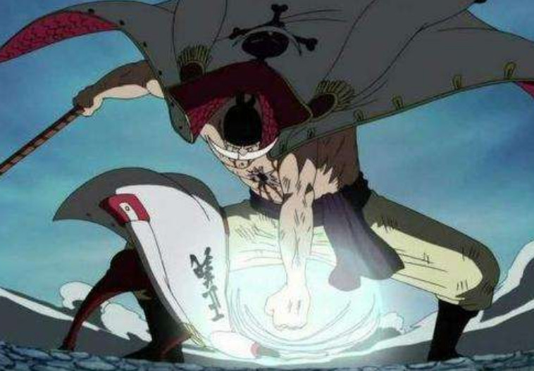 小哥低配cos白胡子!在肚子上自画腹肌!却忽略了这个隐私部位