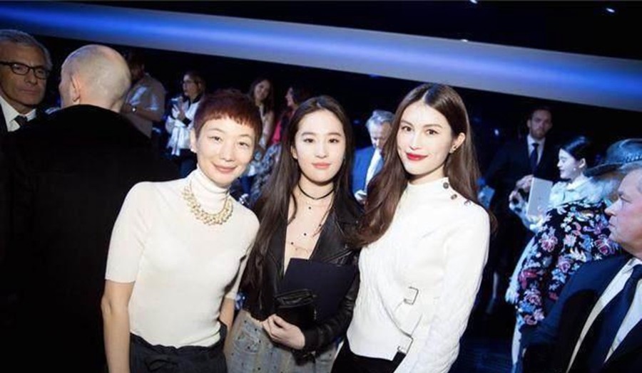 和超模合照,杨幂baby成路人,只有她更胜一