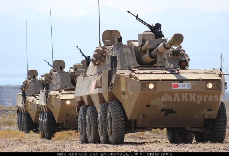 带导轨的95改步枪亮相上合军演