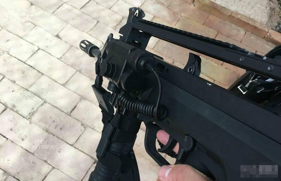 带导轨的95改步枪亮相上合军演_腾讯网触屏版