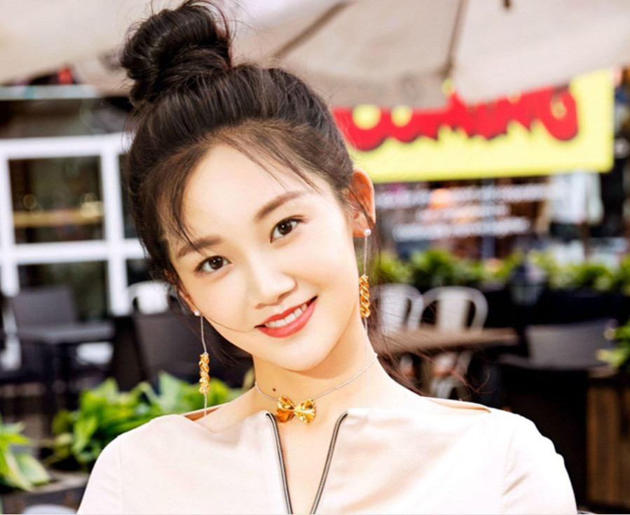 《芳华》苗苗:清纯气质型美女,脸型酷似徐帆!