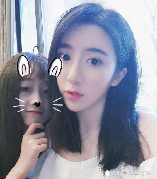 呆妹儿现场脱衣,平胸真的容易让人上头,呆妹儿:谁还说