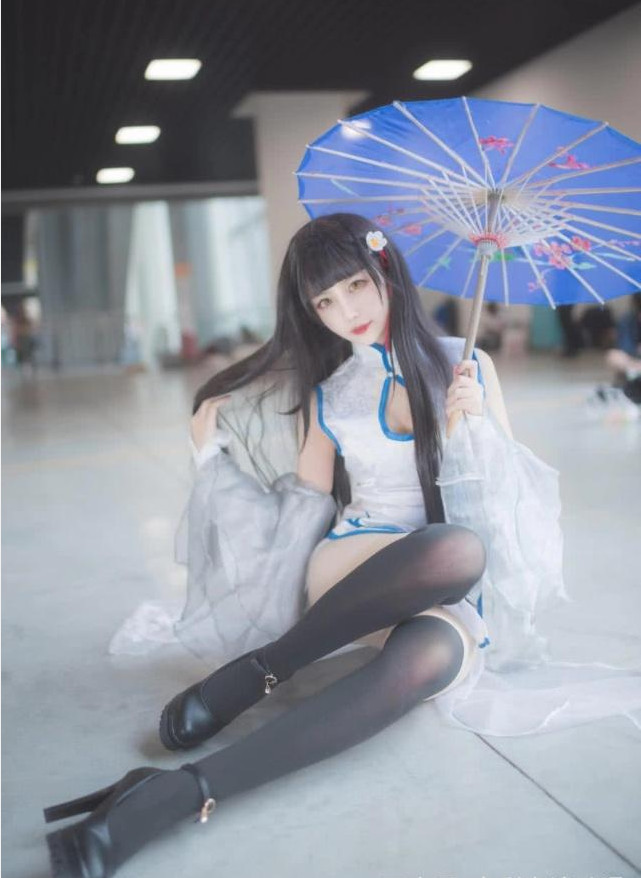 古风旗袍极品cosplay,长腿黑丝少女,网友:信息量有点大