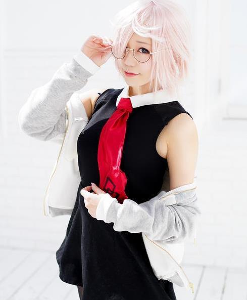 戴眼镜的cosplay角色,cosplay角色 fate马修cosplay,网友:喜欢盾娘打领带戴眼镜的样子,卡哇伊!