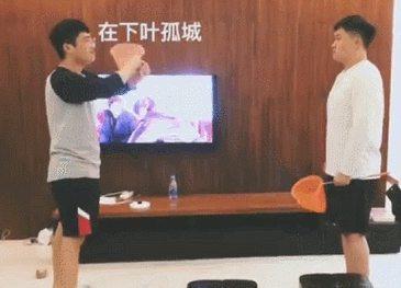 让金鹰视帝演太监、一线歌手做炮灰！刘德华赵薇主演的港片太牛了
