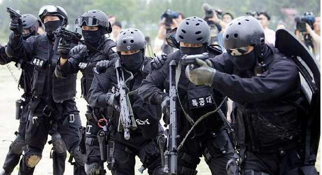 各国的特警 中国特警霸气十足 美国特警装备全 印度是来玩的 看点快报