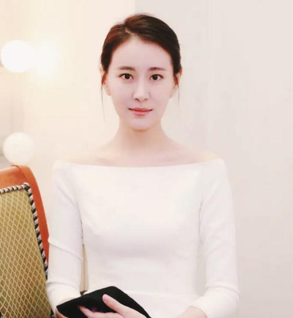 王乐君:花容月貌,性感优雅的身材尽显完美女神气质!