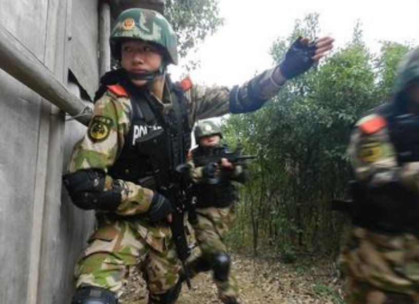 武警英雄勇斗匪徒,10多歹徒被当场击毙后壮烈牺牲,年仅22岁