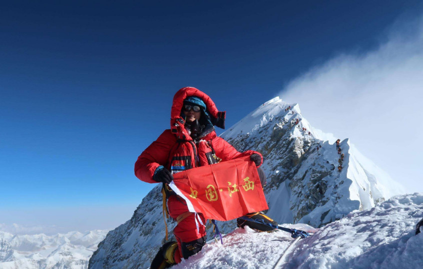 登上珠穆朗玛峰后,应该如何回去呢?登山爱好者无奈道出心酸实情