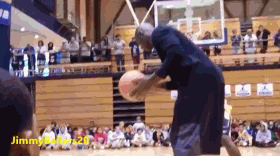 退役乔帮主单挑狂虐公牛球员 吓坏了年轻的阿泰斯特