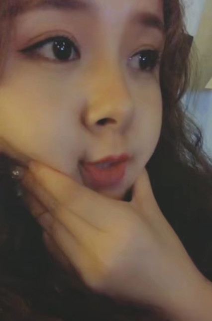 嘟嘟嘴女生抖音火了,看到最后一张,网友:好可爱