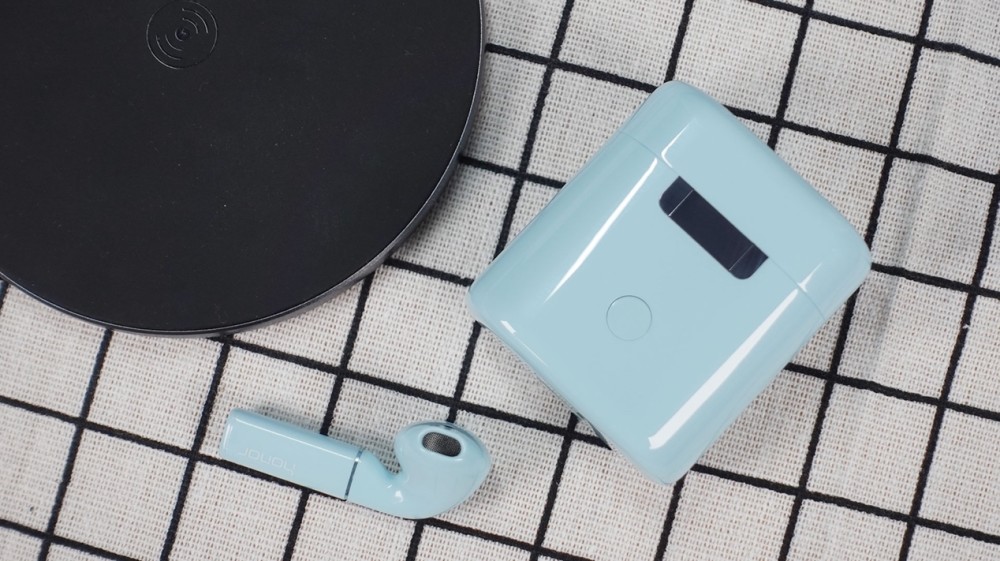 荣耀FlyPods Pro体验:无线充电+骨声纹解锁很