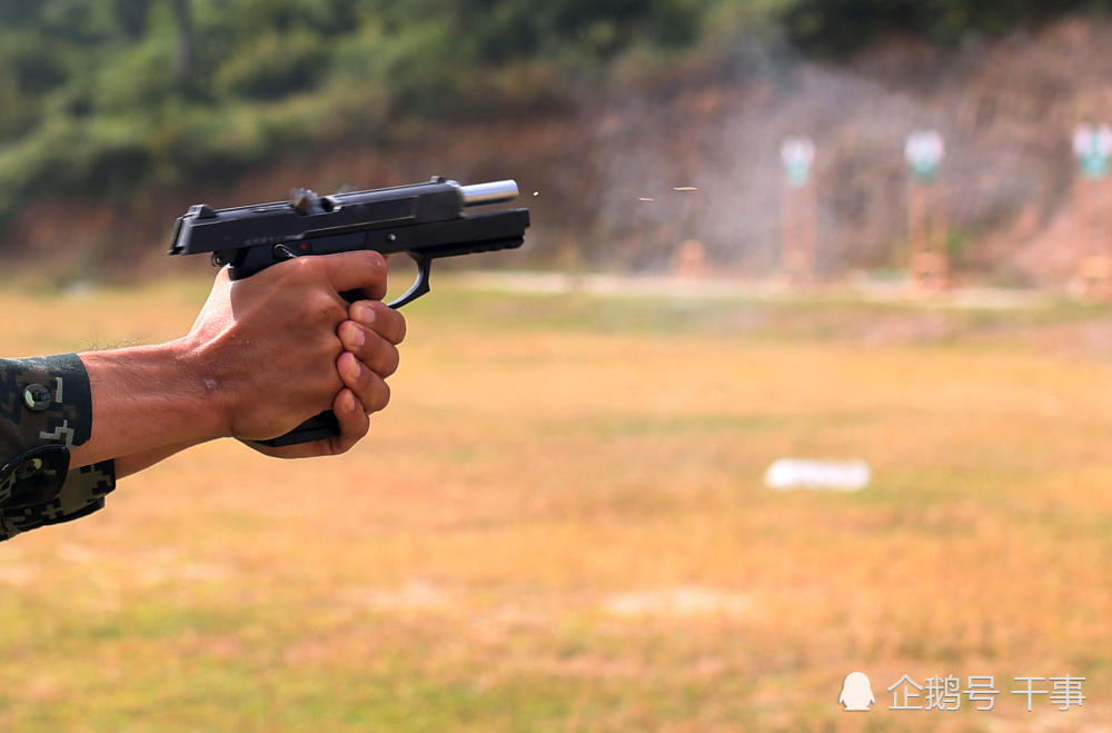 实拍武警特战队手枪,步枪速射