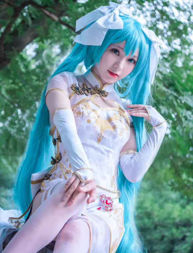 美女cos萝莉初音未来,开叉旗袍狂秀美腿,网友:毫无卵用!