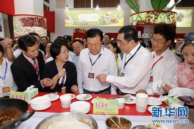 山西吕梁市长进京卖农货 客串店小二吆喝