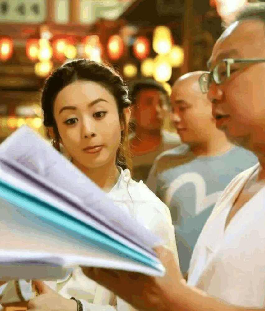赵丽颖从早到晚死背台词 杨幂背不下就编 却成了正确方法?