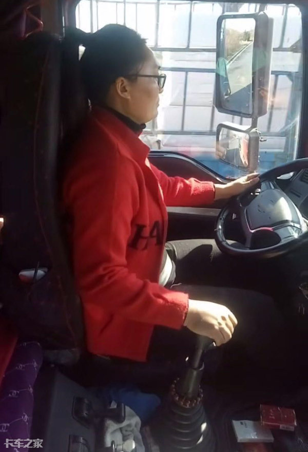 网红女司机一个人养两台卡车,挑选搭档让她很尴尬