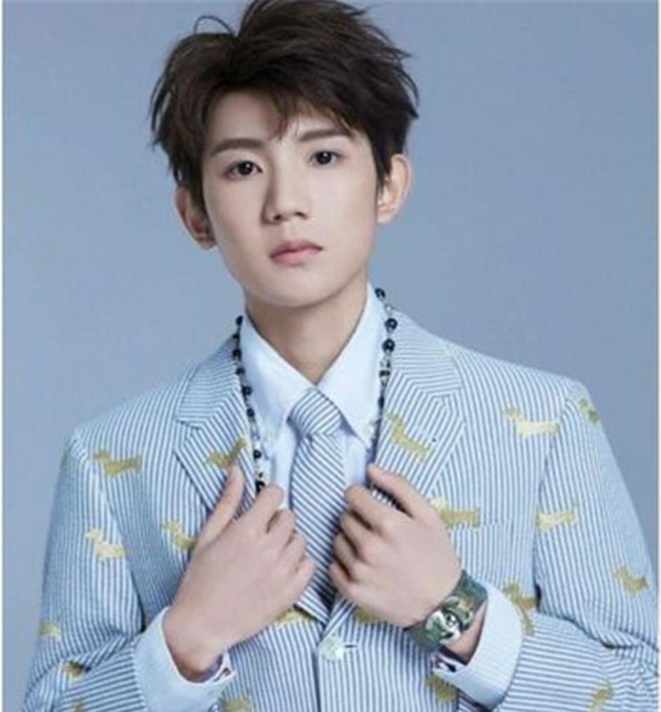 tfboys王源今天18岁生日,网友欢迎成年