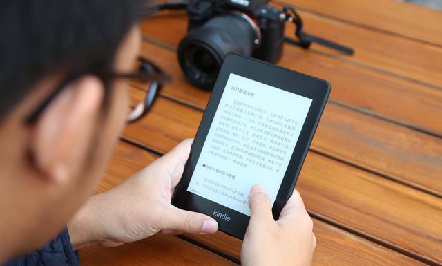 全新kindle Paperwhite 体验 加了防水 它离oasis 更近了一步 看点快报