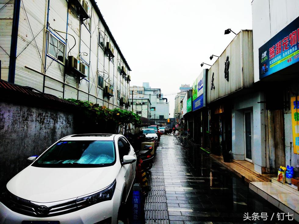 北京二环最荒芜的商业街 凋零在洪流中