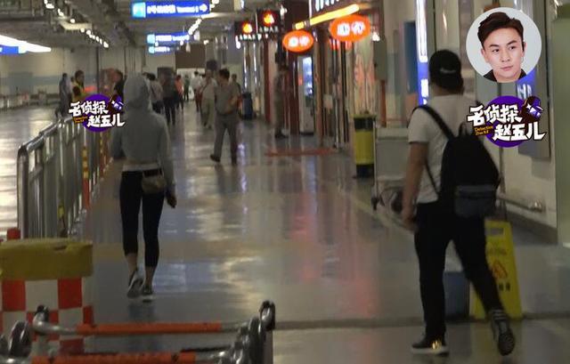 释小龙恋情疑曝光 与女子搂腰拥抱