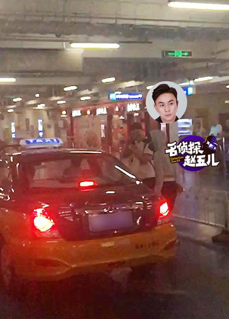 释小龙恋情疑曝光 与女子搂腰拥抱