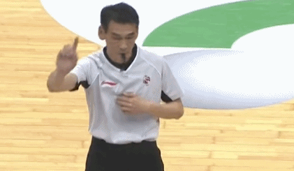 5秒,比分是87-94,广厦落后,他们叫了一个暂停,李春江向记录台和裁判