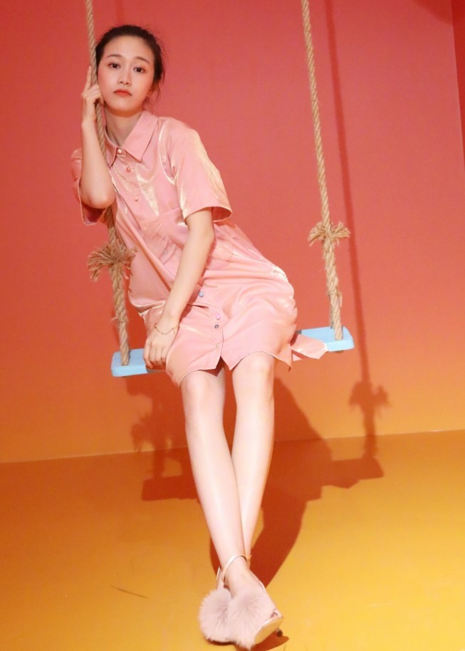 11年前出演"严莉莉",今27岁一袭纱裙亮相,美成初恋女神!