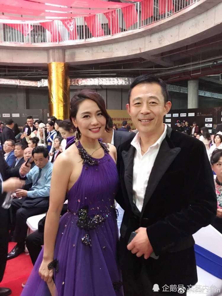 《还珠格格》小燕子柳红再同框,五官超精致不比赵薇逊色!