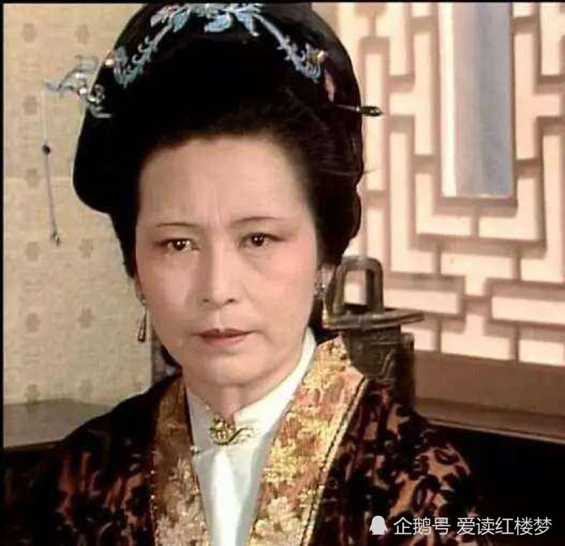 刘姥姥到访期间,贾母当众暗示王夫人只会糟蹋好东西