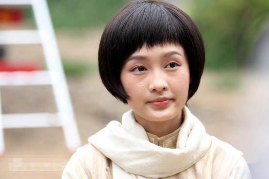 李沁遇最尴尬场景,入围百花奖最佳女主,现场却无人支持她!