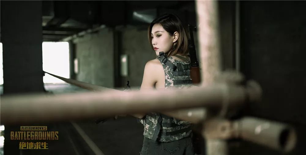 美女cos绝地求生实力,cosplay男装大佬 万州大长腿美女cos绝地求生,超帅气!