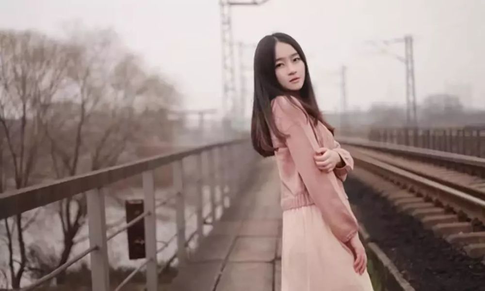 别让在乎你的人,变冷漠, 别让对你好的人,变安静, 冷漠,是受伤之后的