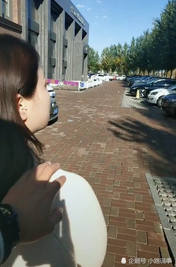 女朋友就要胖胖的,女孩背影超胖回头那刻 胖子真的是潜力股