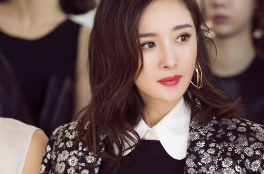 争论杨幂有无演技 安徽两名高中男生竟然线下