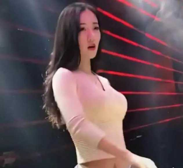 抖音新晋dj女神,性感身材让人无法自拔,网友:跪求是哪