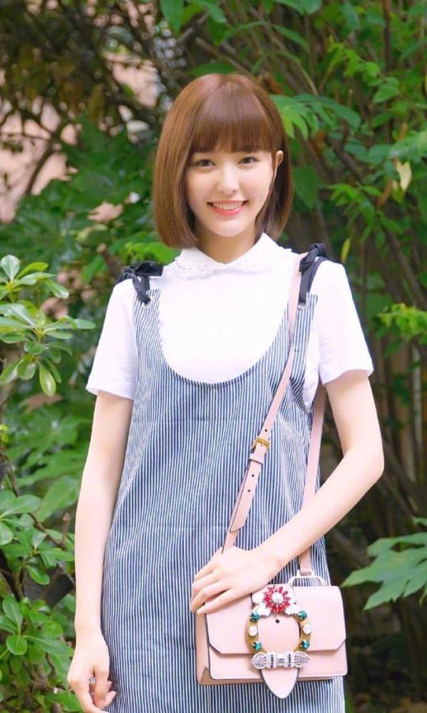 日常齐耳短发,头发拉直,染成栗子黄,看起来少女感十足,清纯无敌了!