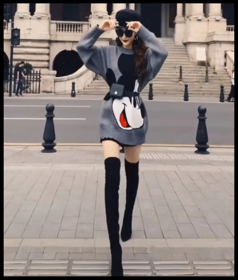 抖音小姐姐穿长筒靴秀身材,网友:这腿真的很少见!