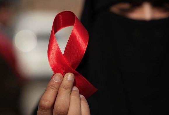 传染科医生:不论男女,口腔3种迹象,八成是艾