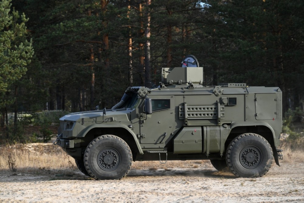 外形十分彪悍威猛 俄军多型新一代军用战术车辆动态展示