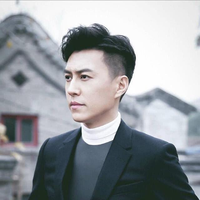 大器晚成的4位男星,吴秀波靳东上榜,最后一位50岁红透