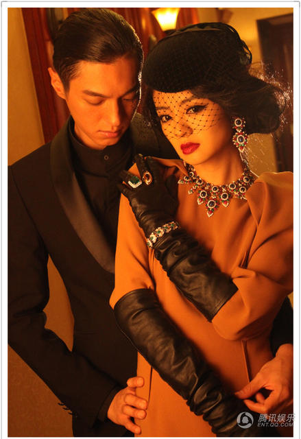 安以轩办复古生日趴 穿旗袍大秀美腿