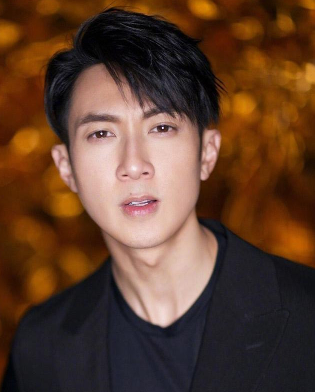 看惯了吴尊的刘海发,还真不适应他现在的发型,简直不像一个人!