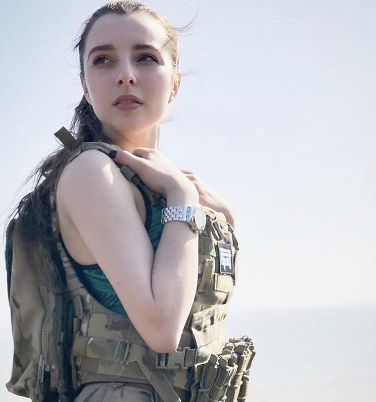 号称俄罗斯小龙女,颜值逆天,却霸气侧漏