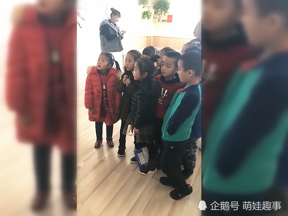幼儿园防拐演习,结果整班小朋友都被骗走了,老师被气哭了!