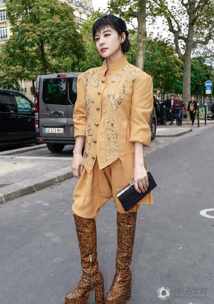 15厘米高跟!刘璇现身巴黎时装周