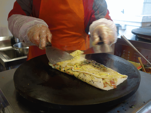早有盐城鸡蛋饼,东台鱼汤面 唤醒味蕾~ 可根据自己的喜好加些东西,如