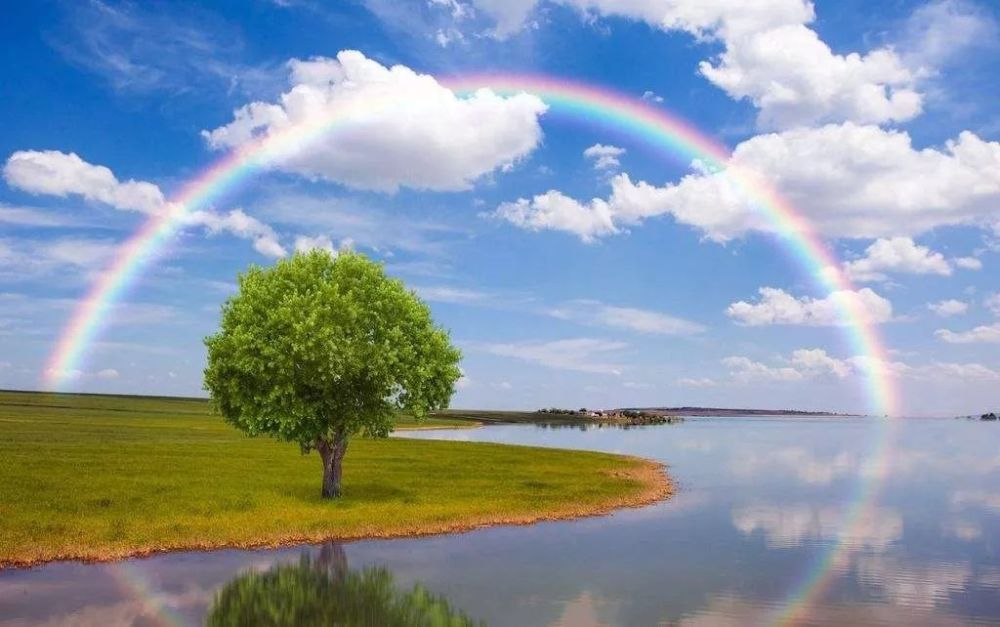 为什么暴雨后会形成五彩斑斓的彩虹?为什么天空是蔚蓝色的?