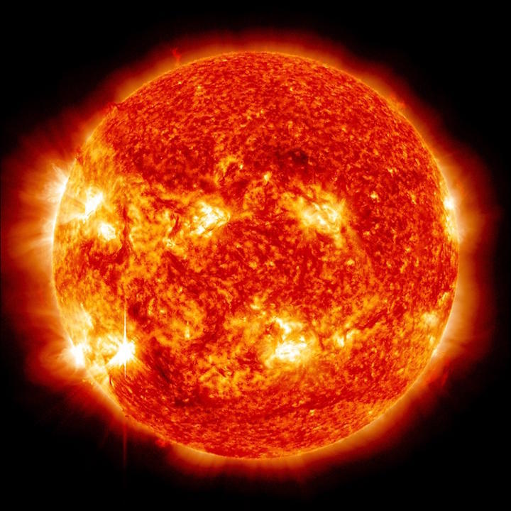 科学家发现比太阳亮10万倍的恒星